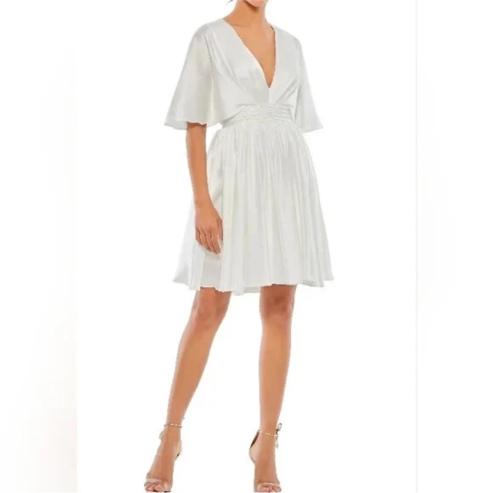 NWT Mac Duggal Sz 0 White Satin Cape Sleeve Mini V-Neck Dress 26605